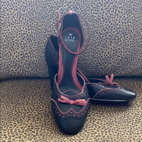 Black and pink Mary Jane Pumps - Picture 2 of 3